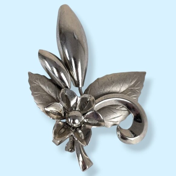 (2/$20) Vintage Silver Tone Floral Brooch - Picture 1 of 6